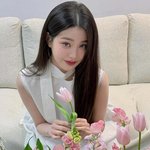 장원영, 꽃이 질투할 완벽 비주얼…청순+고혹 다 갖췄네