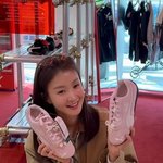 이시영, 8년 만 파경 아픔 잊고 자유 만끽…"머리부터 <b>발끝</b>까지"