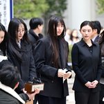 뉴진스, "법원 결정 존중"…<b>NJZ</b> 활동 중단 선언 (종합)[Oh...