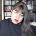 하 다리 다쳐서 어디 나가<b>지도</b> 못하고