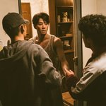 볼 <b>때</b>마다 울고 있어 당황스러운 배우