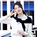 [어케생각해] [<b>MD</b>포토] 수지, '첫 사랑의 볼하트'