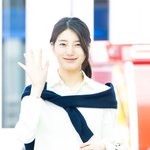 [어케생각해] [현장포토] "미소에 반해"…수지, 러블리 <b>출국</b>