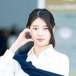 [현장포토] "<b>화면</b> 가득 예쁨"…수지, 인형의 볼하트