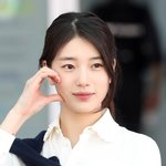 수지, 미모 반짝..청바지+흰셔츠로 올킬