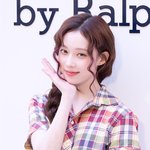 [현장포토] "꽃이 피었다"...윈터, <b>봄날</b>의 소녀