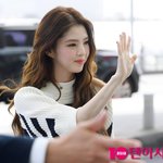 현실감 없는 인형미모...<b>청순</b>함 흩날리는 공항패션[TEN포토+]