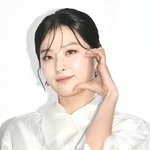 다 보이는 요술 구두라니! 모델 각선미+<b>무쌍</b> 눈웃음 “너무 예뻐”