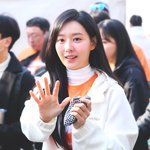 김지원 목 왜 자꾸 가리지