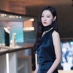 김지원, <b>기품</b> 넘치는 눈물의 여왕..드레스 자태 美쳤다