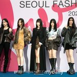 뉴진스 팬덤도 분열…"어도어와 대화해야" vs "1초도 함께...