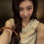 수지, 예쁨 또 철철..미니스커트 입고 ‘러블리