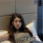 수지, 물끄러미 어딜봐!...한숨 툭 돌리고 내려놓은 백설공주