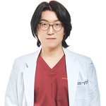 ‘꽈추형’ 홍성우, 갑질의혹 거짓이었나···경찰 “<b>회유</b>로 작성된...