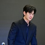 김수현, 울면서 <b>퇴장</b>
