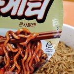 이  사진 왜 <b>실제</b>랑 달라?