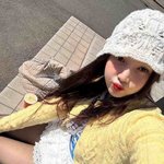 조이, 日 여행서 러블리 매력…스타킹 <b>밴드</b> 다 보이는 미니스커트...