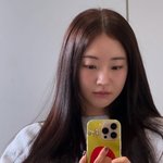 46세 김사랑, 홀로 저세상 미모 활짝 "<b>봄봄</b>" 셀카 삼매경