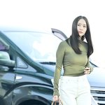[현장포토] "긴 생머리, <b>청순</b>"…크리스탈, 시선강탈 출국