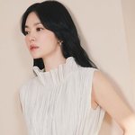 송혜교, 봄맞이 스타일링 선보여…고혹적인 미모 공개[스타샷]