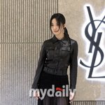 '<b>단아</b>하게 등장' 이청아, 반전 블랙 시스루 드레스에 깜짝