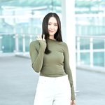 [한강로 컷] 정수정(크리스탈), 이른 아침에도 넘사벽 비율의 공항패션...