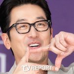 하정우, 수술 투혼 통했다... '<b>로비</b>' 개봉작 예매율 1위