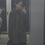 [어케생각해] 이나은, 마스크·선글라스·모자 없이 대중교통 이용→아무도...