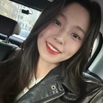 설현, 가죽재킷 입은 입간판여신..청순 세련미 폭발