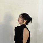 공승연, 등 뻥 뚫린 반전 드레스...<b>우아</b>한 스타일 눈길