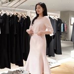 [<b>SCin스타</b>] 전진이 반한 이유 있었네…류이서,핑크 드레스+투피스로...