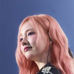 데뷔 후 처음으로 앞깐머리 공개한 여<b>돌</b>