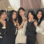 불화설이래?…효민 결혼식, 2세대 <b>멤버</b>들까 뭉쳤다 '예쁜애 <b>옆</b>에...