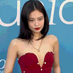 제니 <b>이날</b> 사진 뒤늦게 보는데
