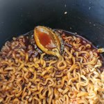 [댓글부탁해] 생리중에 전복 <b>불닭</b>볶음면 먹는데 뭔가 묘함