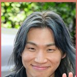 ‘자연스러움 <b>그</b> 자체!’ 미소와 함께 출근하는 대성 [O! STAR 숏<b>폼</b>]