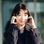 [현장포토] "햇살보다 눈부셔"…박신혜, <b>봄날</b>의 러블리