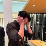 김우빈, 신민아 지켜줄 <b>듬직</b>한 뒤태..워너비 연하남 인정