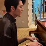 ‘신민아’ 김우빈, 피아노까지 잘 치는 완벽남‥10년 장수연애 할...