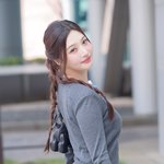 크러쉬 조이, ‘봄 처녀 제 <b>오시</b>네’ (동물농장 출근길) [HD포토]