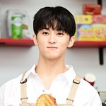 [현장포토] "이런 알바 있나요?"…마크, 훈남 셰프 변신