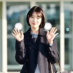 [한강로 컷] 배우 박신혜, 드뮤어룩으로 완성시킨 공항패션