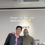 '김수현 불똥' 22일 만에 <b>SNS</b> 재개…영어로 '의심' 원천 차단