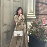 한소희, 화사한 봄의 여신…트렌치 코트룩