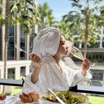 ‘류수영’ 박하선, 샤워가운 한장 입고‥방콕서 럭셔리 공주놀이