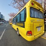 트레일러가 스쿨버스 충돌 10대등 5명 경상