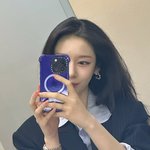 지연, 티아라 효민 결혼식서 연신 미소…'2세대' 아이돌 다 만나서...