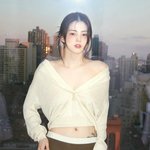 한소희, 슬쩍 드러낸 골반 타투…월드투어 앞두고 '과감'