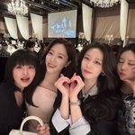 [댓글부탁해] '이혼' 티아라 지연, 효민 결혼식서 멤버들과 미소…소연은...