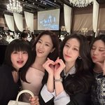 '황재균과 이혼' 지연, <b>양손</b> 손하트…티아라 우정 과시